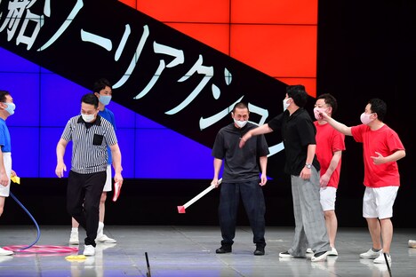 「巨大風船ノーリアクション」の様子。