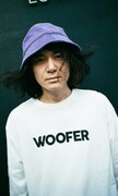 にゃんこスターを起用した「WOOFER ロングスリーブTシャツ」の販促ビジュアル。