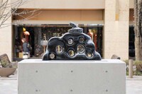 「丸の内ストリートギャラリー」の展示の一部。