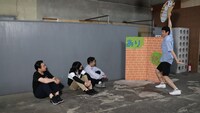 左からジャングルポケット、もう中学生。(c)日本テレビ