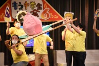 「フルーツパレード」の様子。