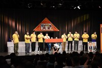 会場まで足を運んだ来場者に感謝を伝えるもう中学生。