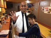 錦鯉・長谷川と母。