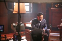 CM撮影中のミルクボーイの様子。