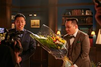 CM撮影中のミルクボーイの様子。