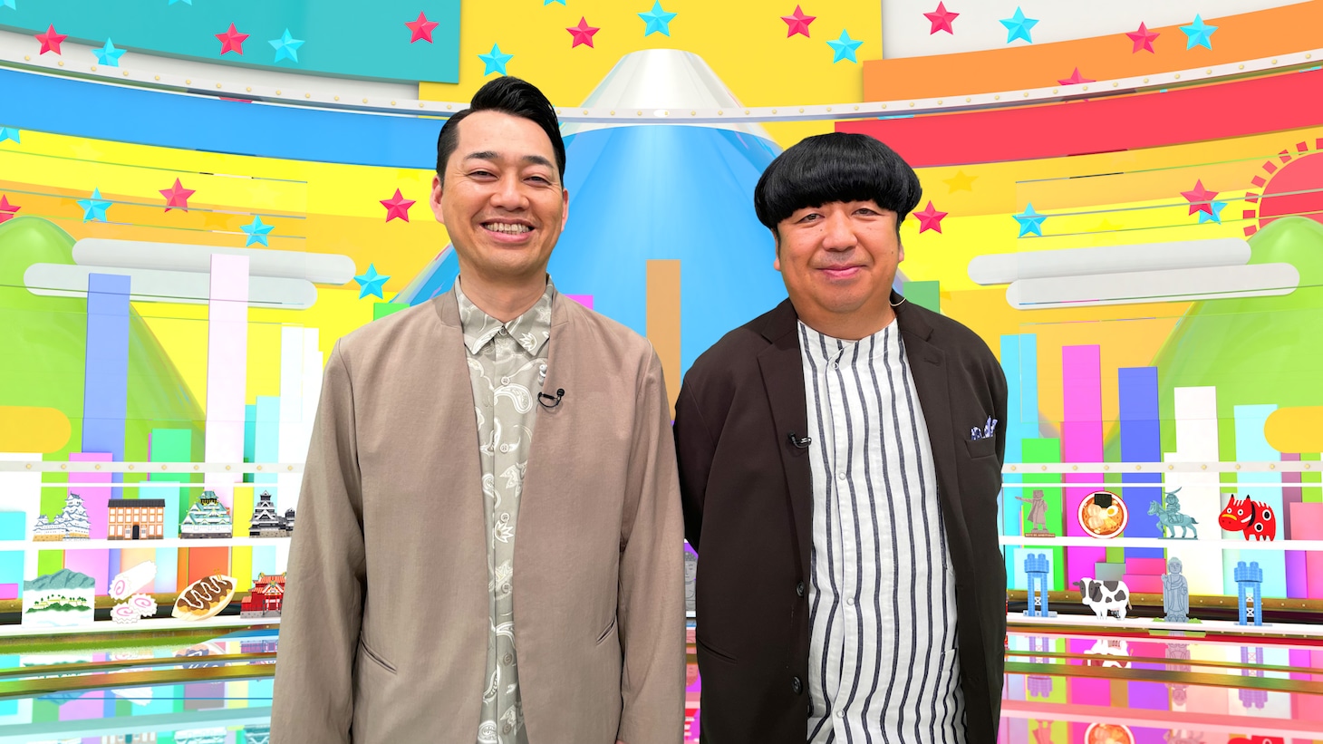 「コレってなにMAP!?」MCのバナナマン。写真は2021年の特番収録時のもの。(c)テレビ朝日