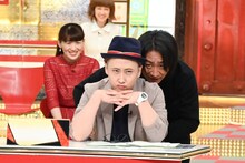 顔はモリタク！、声はGたかしの二人羽織モノマネを中居正広本人の前で披露するワンシーン。(c)TBS