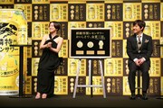 イベントに出演した中村アン（左）と内村光良（右）。