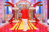 ドラマパートに架空の特番のMCとして出演する、ゆりやんレトリィバァ。(c)関西テレビ