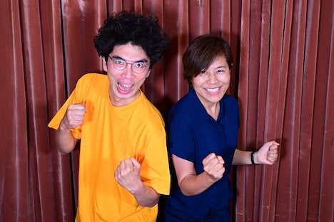 片桐仁と青木さやかのユニット「母と母」。(c)TBS