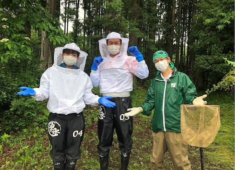 ティモンディ（左から2人）。