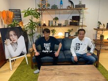 「紙とさまぁ～ず」より、さまぁ～ず。