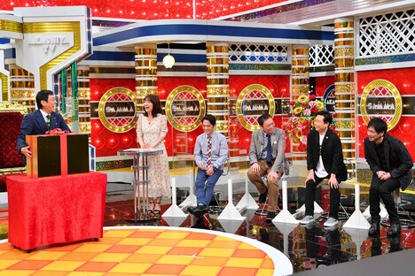 明石家さんまの誕生日を祝う「明石家電視台」メンバー。