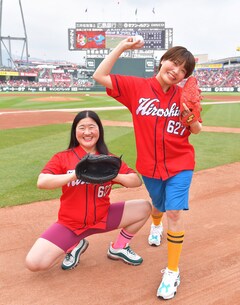 ガンバレルーヤが始球式に登場 まひる よっちゃんとバッテリーが組めて幸せ お笑いナタリー