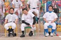 （左から）すゑひろがりず南條、とにかく明るい安村、ジャングルポケット斉藤。(c)テレビ朝日