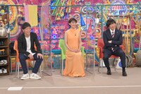 （左から）陣内智則、倉科カナ、蛍原徹。(c)テレビ朝日