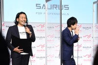 「腹割ったらんかい！」の掛け声に積極的に参加する見取り図リリー（右）。