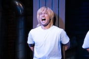 塚田僚一がゲスト出演するコント「監禁」より。
