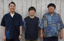 バナナマンとバカリズム（中央）。(c)フジテレビ