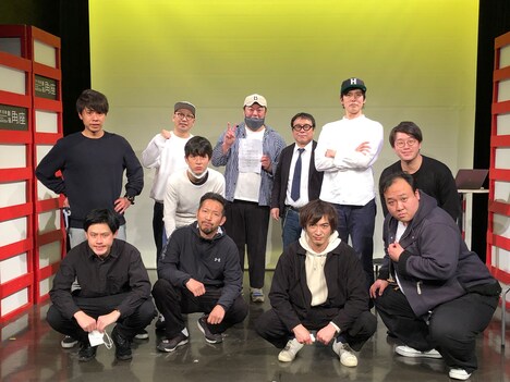 ベジタブル総理大臣のメンバーとプロデューサー、作家陣。