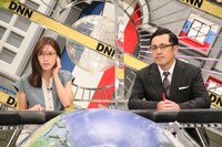 （左から）小澤陽子アナ、アリタ哲平。(c)フジテレビ