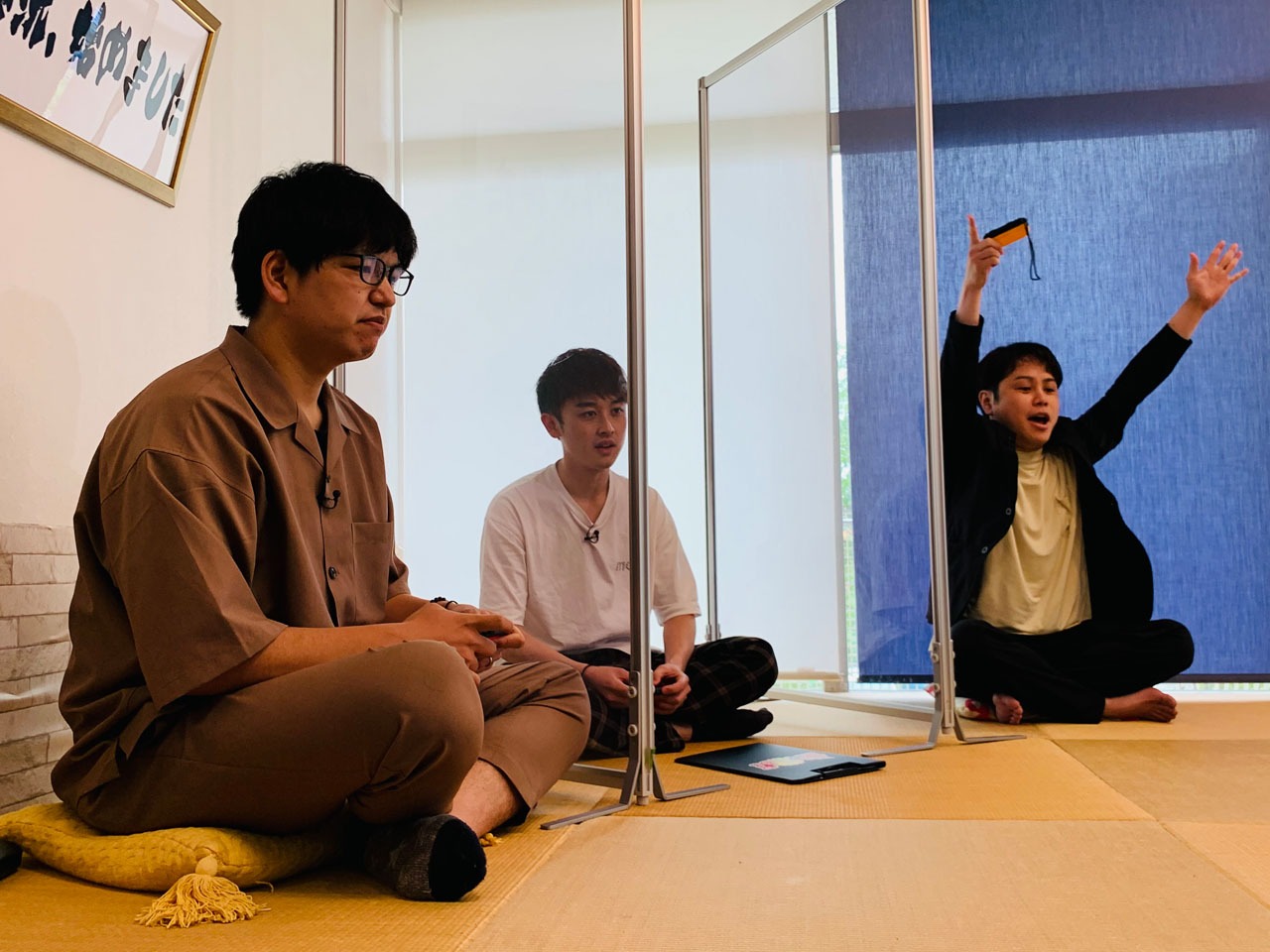からし蓮根とNON STYLE井上（右）。