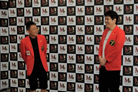 「M-1グランプリ2020」の「ベストアマチュア賞」を受賞したガーベラガーデン。(c)M-1グランプリ事務局