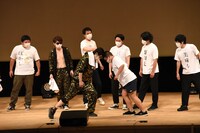 角刈りを擦り合わせる囲碁将棋・文田とジェラードン・アタック西本。