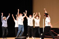 喜ぶ赤チーム。