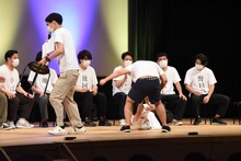 ジェラードン・アタック西本とGAG福井のやり取りが始まり、避難するGAG宮戸。