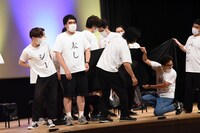 囲碁将棋がやる「ゆんぼちんぽ」を見えないようにする一同。