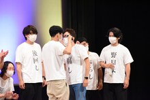 GAG宮戸とタモンズ大波の「めがねめがね」。「カチャッ」という音が。