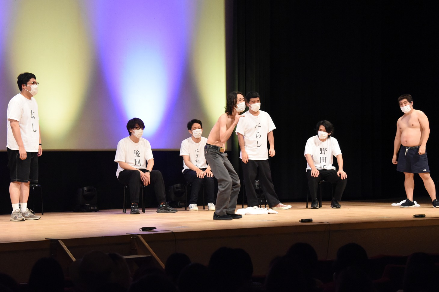 ジェラードン海野を引き立てるはずだった出し物「ガリガリ君」を再びやってみせるGAG坂本ら。