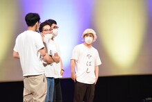 別のカツラをかぶって登場し、メンバーを冷めさせるすゑひろがりず南條。