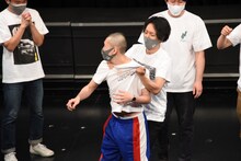 1位を逃したそいつどいつ。直前に調子に乗った発言をしていた市川刺身に掴みかかる松本竹馬。