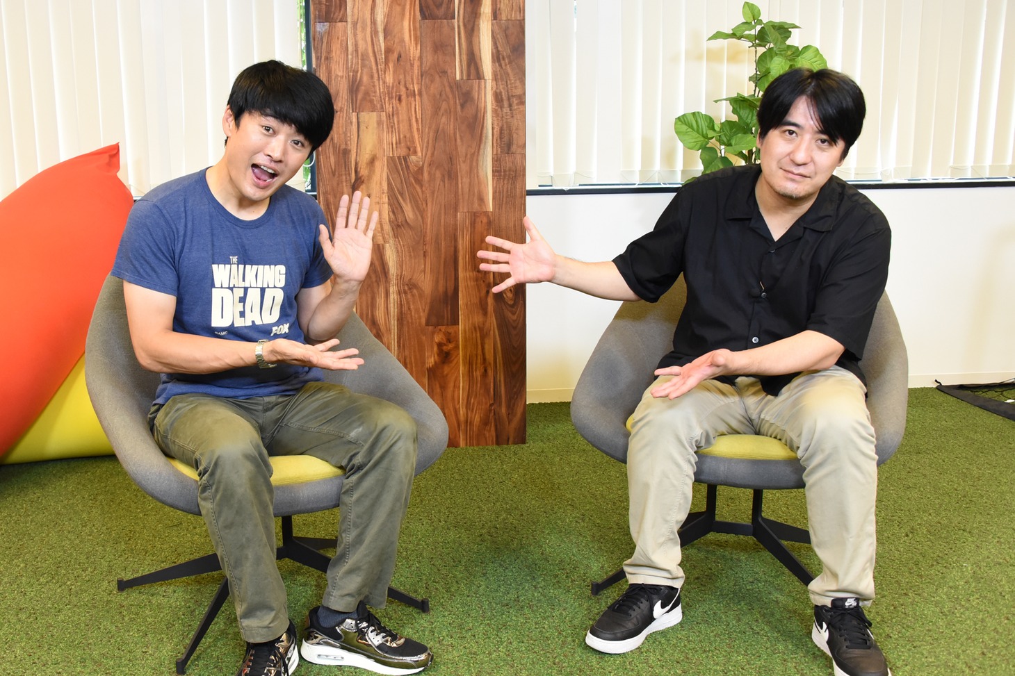 ゲストの劇団ひとり（左）と佐久間宣行（右）。