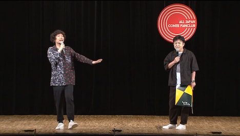 MCを務めたマンボウやしろこと家城啓之(左)といけや賢二(右)。