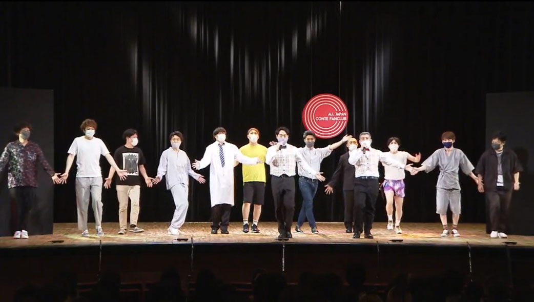 ジェラードンのネタ中のダンスを踊る一同。