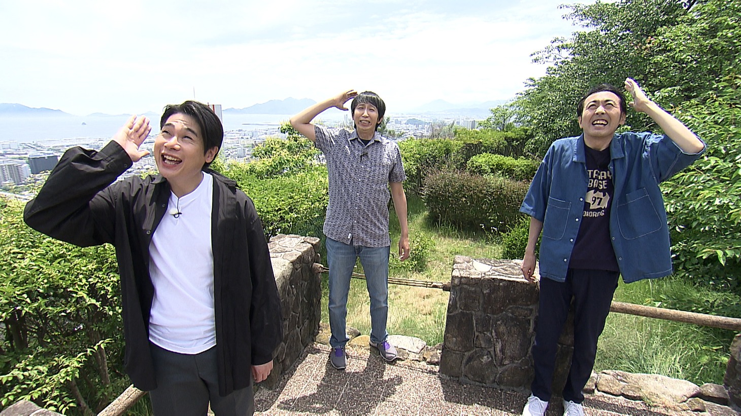 左から平成ノブシコブシ吉村、アンガールズ。(c)RCC