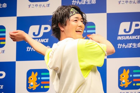 松陰寺バージョンのラジオ体操をする、ぺこぱシュウペイ