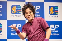 松陰寺バージョンのラジオ体操をする、ぺこぱ松陰寺。