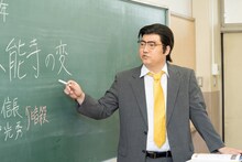 ロングコートダディ兎 (c)読売テレビ