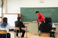 「おかわりコント学園」のワンシーン。(c)読売テレビ