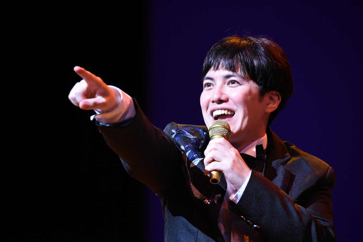 好きな人、デミ・ムーアを客席に見つける溜口。