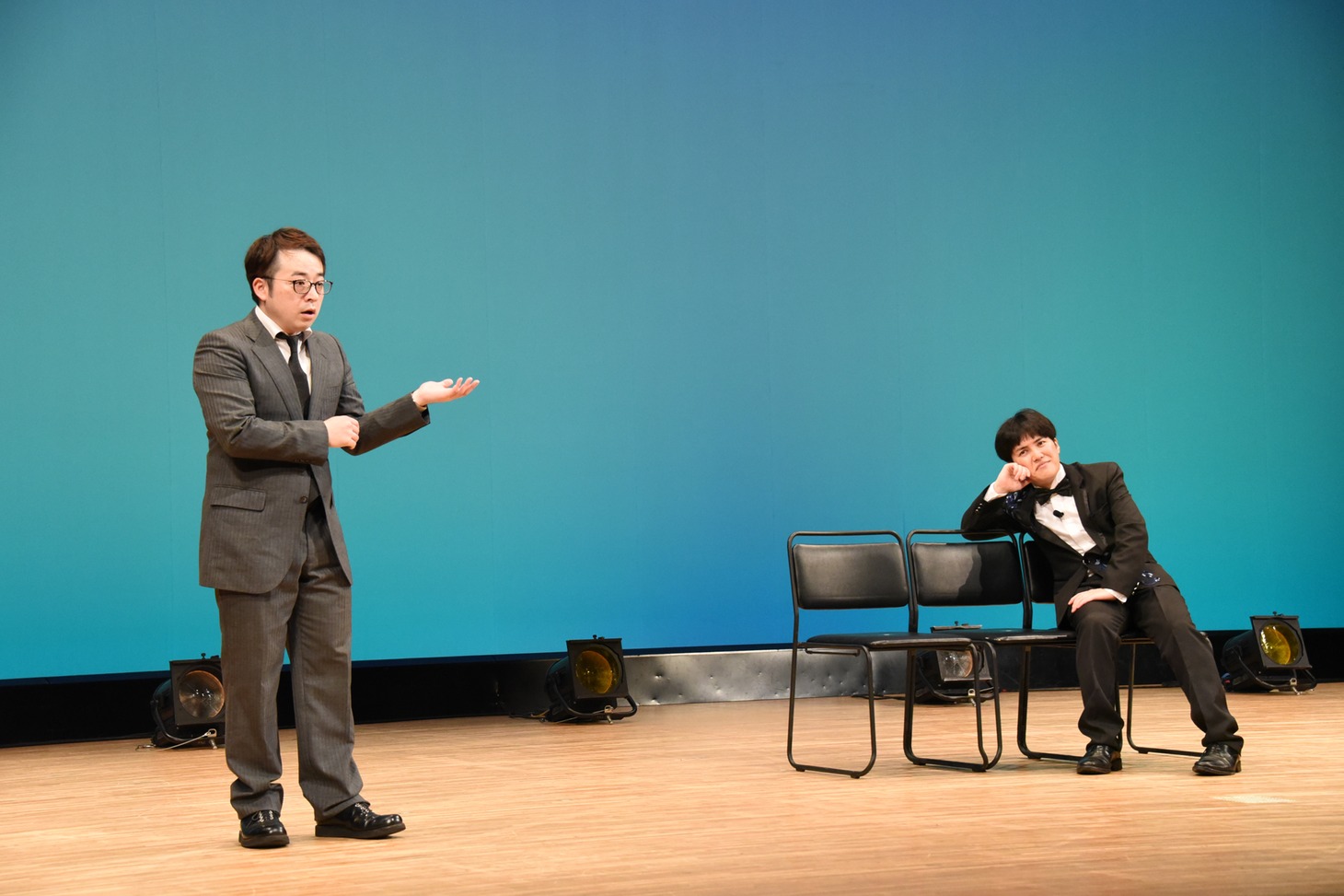 箱代をケチっていると思われたくない溜口（右）。