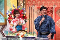 MCの南海キャンディーズ山里と澤田有也佳アナ（左）。(c)ABCテレビ