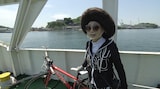 「相席食堂」で「しまなみ海道自転車相席」に臨む、末成映薫。(c)ABCテレビ