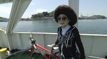 「相席食堂」で「しまなみ海道自転車相席」に臨む、末成映薫。(c)ABCテレビ