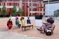 「火曜は全力！華大さんと千鳥くん」で展開される「W徹子の部屋」のワンシーン。(c)関西テレビ