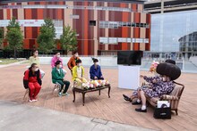 「火曜は全力！華大さんと千鳥くん」で展開される「W徹子の部屋」のワンシーン。(c)関西テレビ